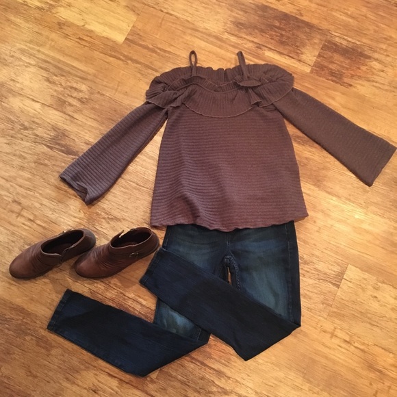 Brand New Never Worn Fall Off The Shoulder Sweater - Picture 3 of 3